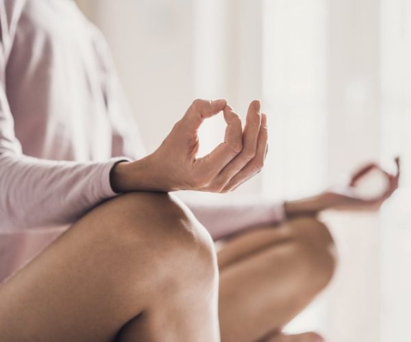 como-se-relaciona-meditacion-con-yoga